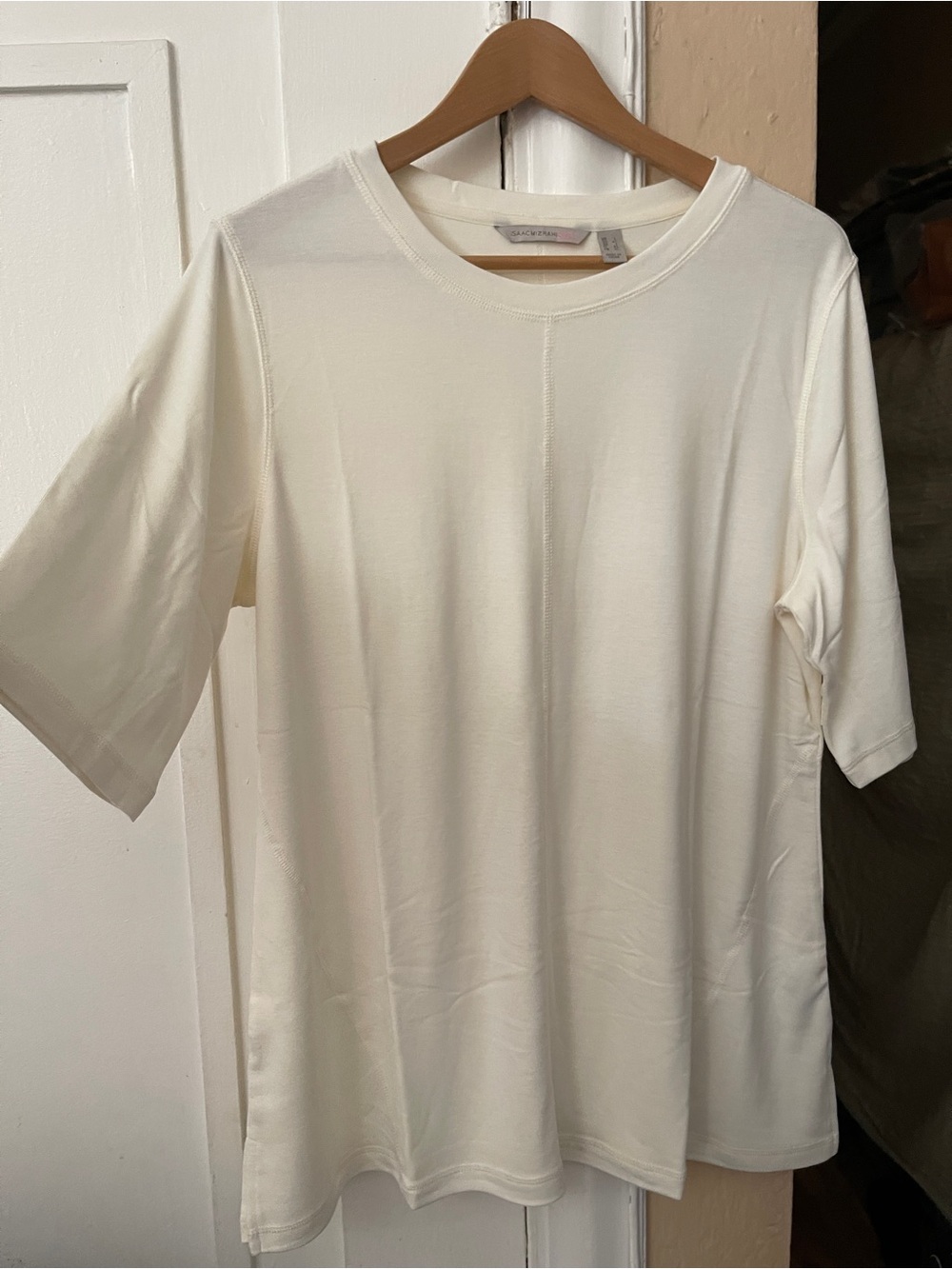 Isaac Mizrahi Cream Short-Sleeve Crew Neck TOP ( NWOT)